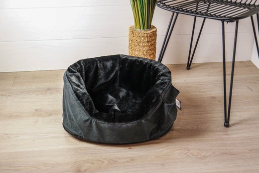 TU7663 Reunapeti Studnia Plusz 1 50x40x20cm musta